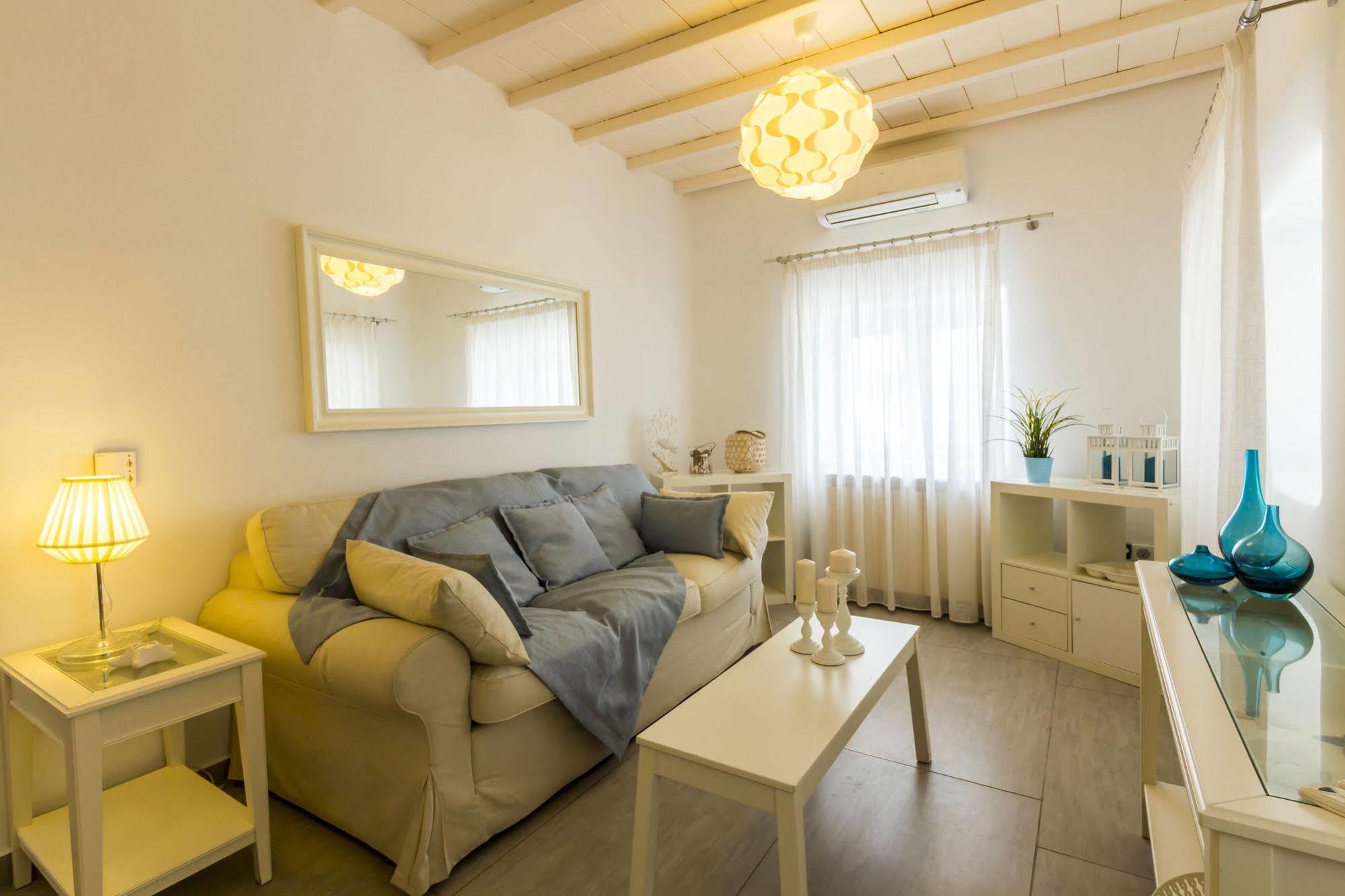 Lavish Suites Agios Ioannis Diakoftis ภายนอก รูปภาพ