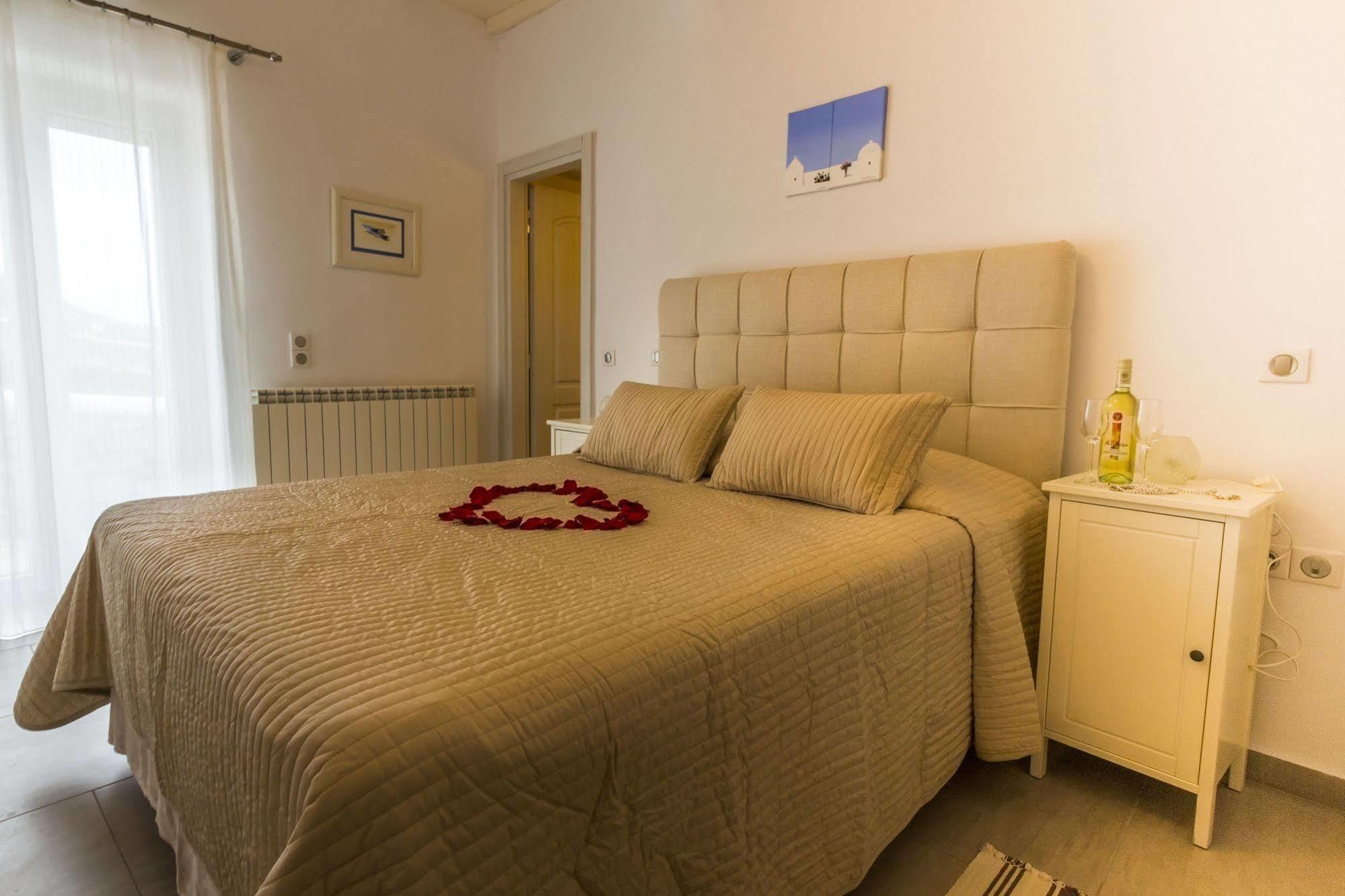 Lavish Suites Agios Ioannis Diakoftis ภายนอก รูปภาพ